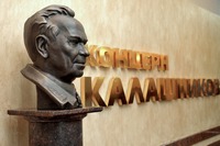 Открытие памятника Калашникову