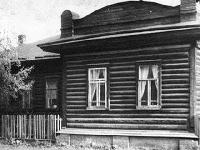Дом по ул. Луначарского № 29, в котором в 1915-1920 гг. помещалась учительская семинария. В 1916 г. здесь возникла первая комсомольская организация. Основание: Фонд Р-212, оп.1ф, д.274
