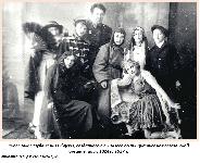 Участники клуба «Синяя блуза», созданного в г. Глазове по инициативе комсомольской организации в 1924 г. Снимок 1927 г.