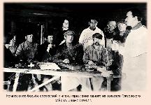 Комиссия по борьбе с трахомой и члены правления одного из колхозов Глазовского района. Снимок 1932 г.