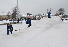 Снежная горка на Площади Свободы. Работы по установке