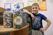 Влад Прокашев из детского сада №53 собрал 3785 батареек! Он стал абсолютным рекордсменом города. Именно этот сад стал лидером по числу собранных опасных отходов.