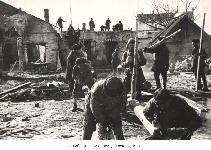 В освобожденном от немцев Порхове, 1944 год