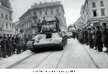 Танки Т-34 на улицах города Черновицы