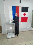 Владимир Каркин на избирательном участке