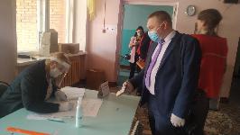 Алексей Бобырь, директор "Тепловодоканала", принял участие в голосовании